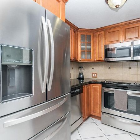 Beautiful 2/2.5 Condo W/Free Parking Fast Wifi Miami Bagian luar foto